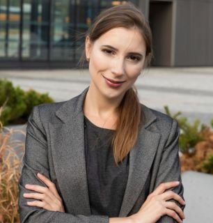 Olivia Bennett - Ananya Hi Solutions Review